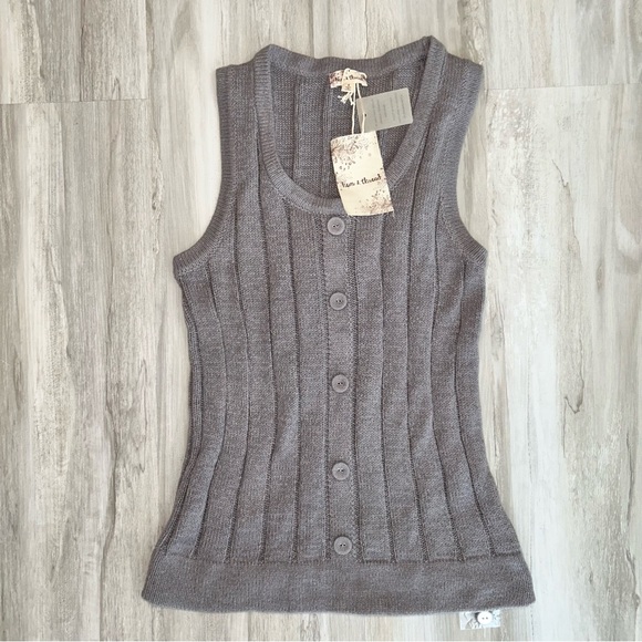 Hem & Thread Tops - NWT Hem & Thread ribbed Button-Front Tank Top